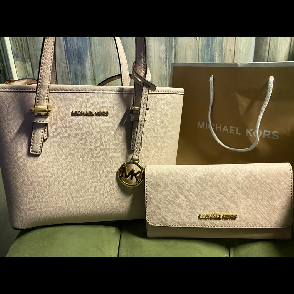 Brand new hardly used Michael Kors small,light pink (blush) purse and wallet set